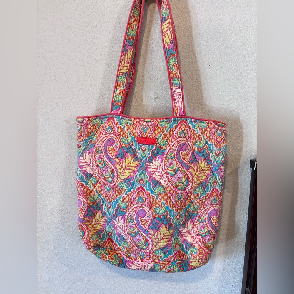 Vera Bradley Original Tote bag in the "Paisley in Paradise" - Picture 4 of 9